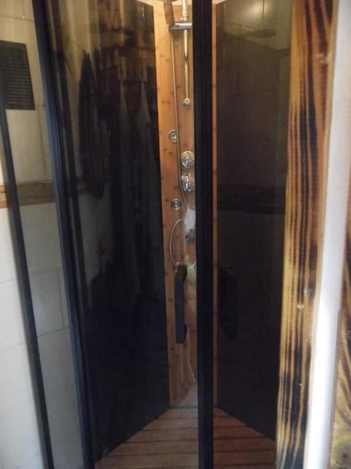 L'Histoire De L'Ouest , Jacuzzi Appartement Dole Extérieur photo