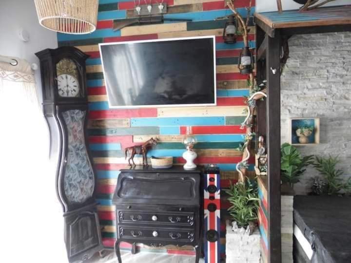 L'Histoire De L'Ouest , Jacuzzi Appartement Dole Extérieur photo