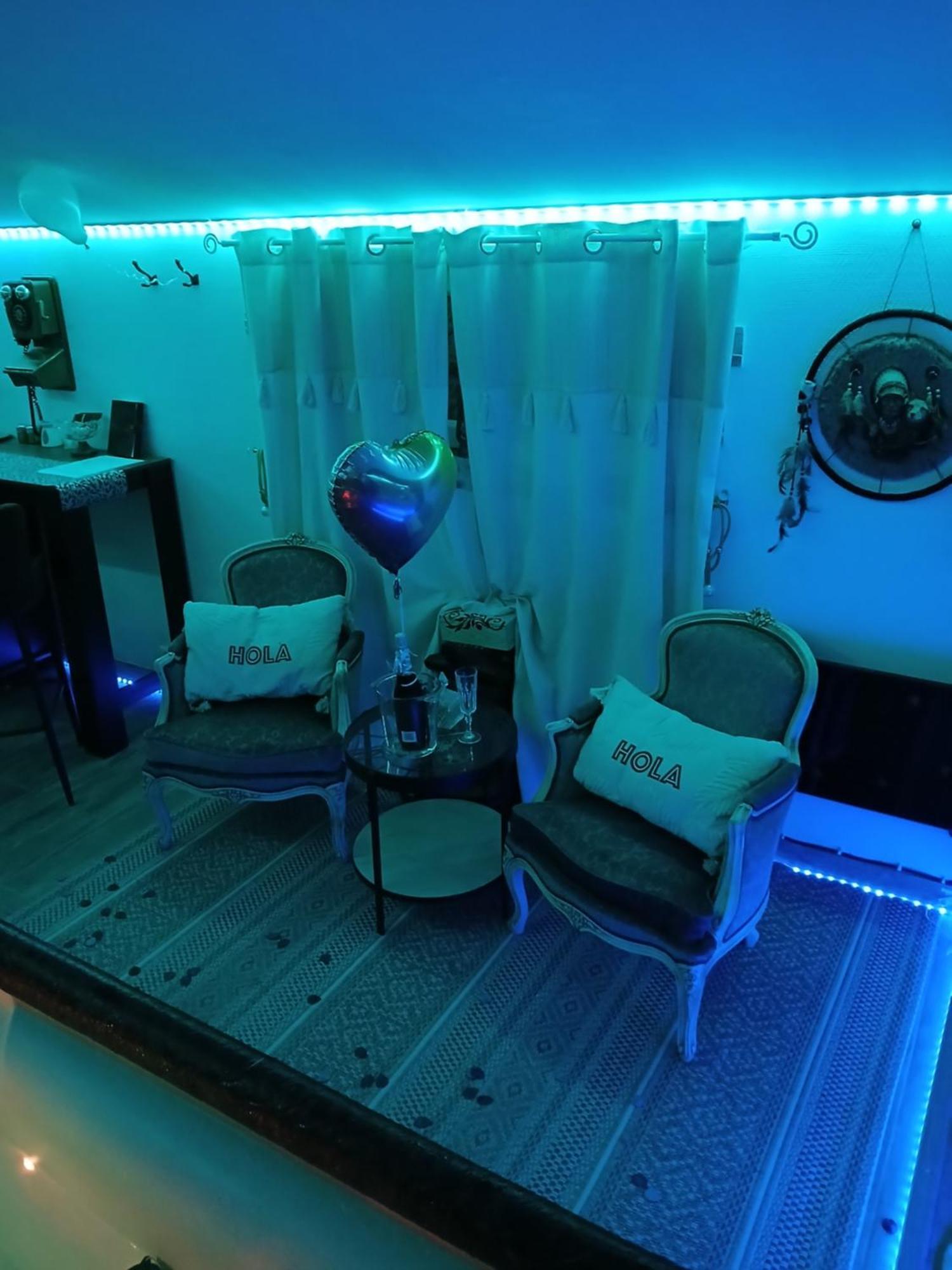 L'Histoire De L'Ouest , Jacuzzi Appartement Dole Extérieur photo